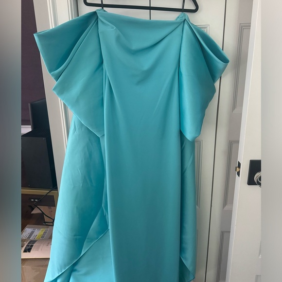 SOLACE LONDON EVENING GOWN - Picture 5 of 9